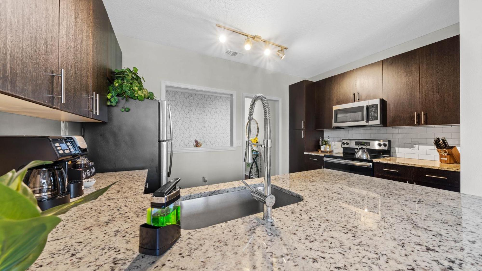 Апартаменты Cozy 2Br2Ba Gem-Near Airport Тампа Экстерьер фото